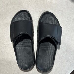OOFOS Black Recovery Sandals